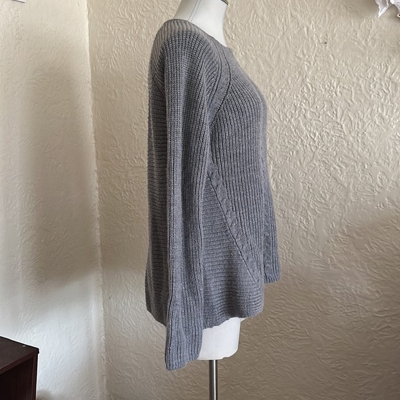 Design History Gray Sweater Medium Flaws - Picture 5 of 7